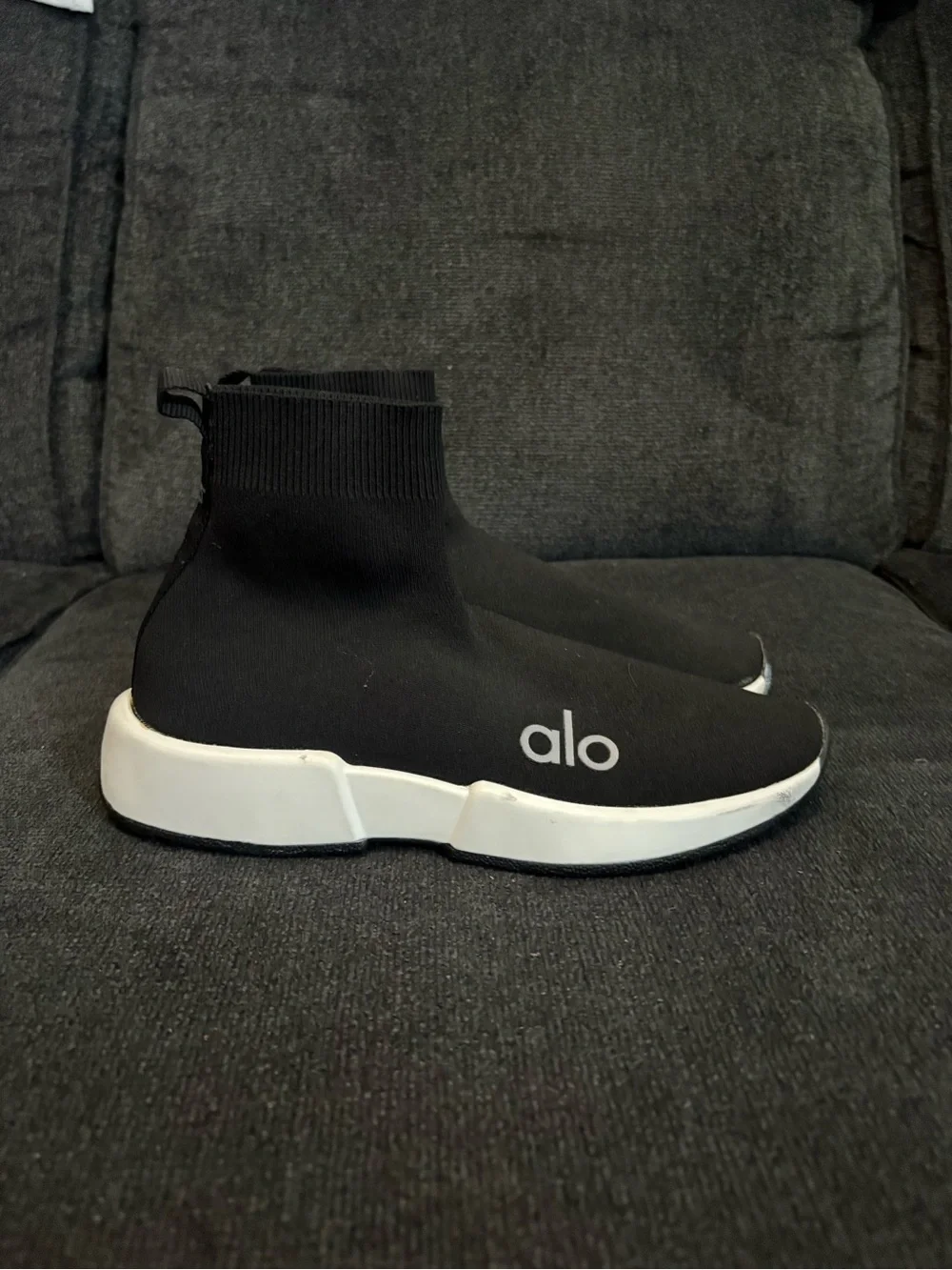 Womens Alo yoga slip on “sock” sneaker size 9